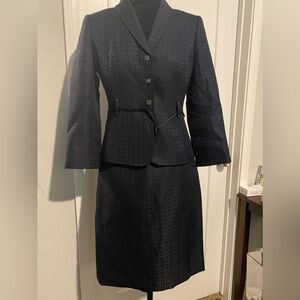 Beautiful suit, worn 2x, basically new